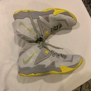 Used Nike Lebrons size 11